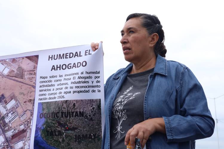 DAÑO. Sofía Enciso aseguró que al Santiago se le ha “quitado su ancho para generar invasiones como lo han sido la siembra de casas sobre los humedales”. (Fotos: Michelle Velázquez)